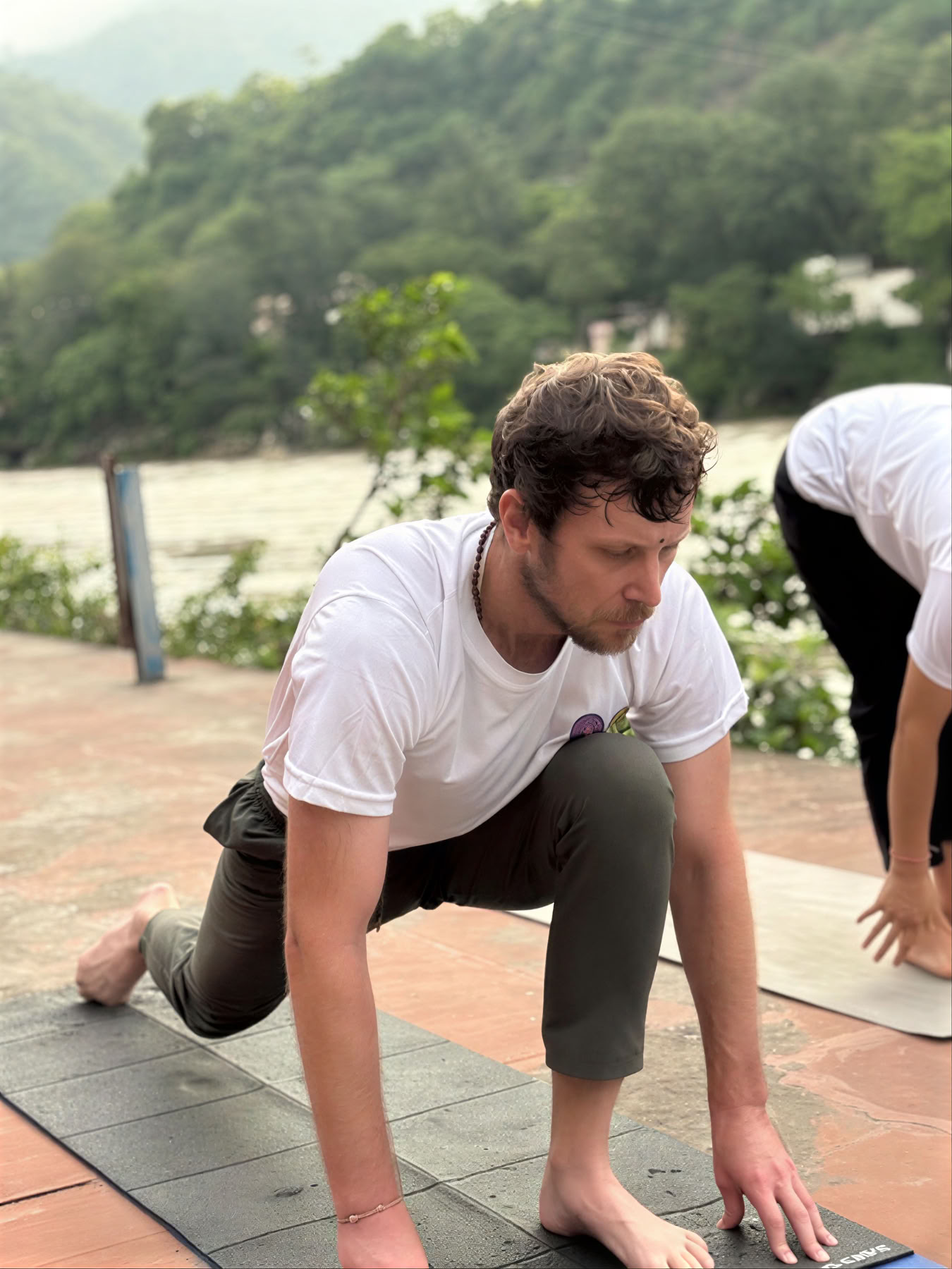 500-timmars yogalärarutbildning i Rishikesh