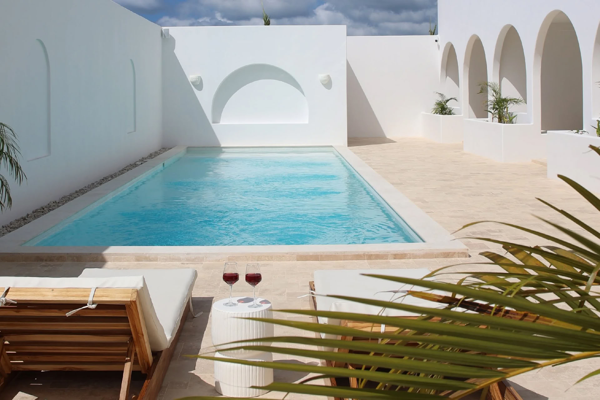 NIQUE MILLER SURFRETREAT