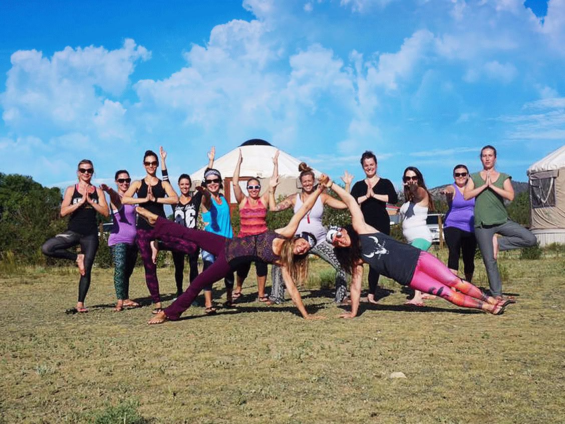 Glädjefylld yoga med Nancy