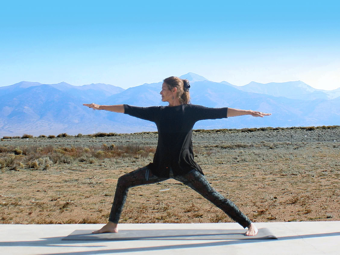 Glädjefylld yoga med Nancy
