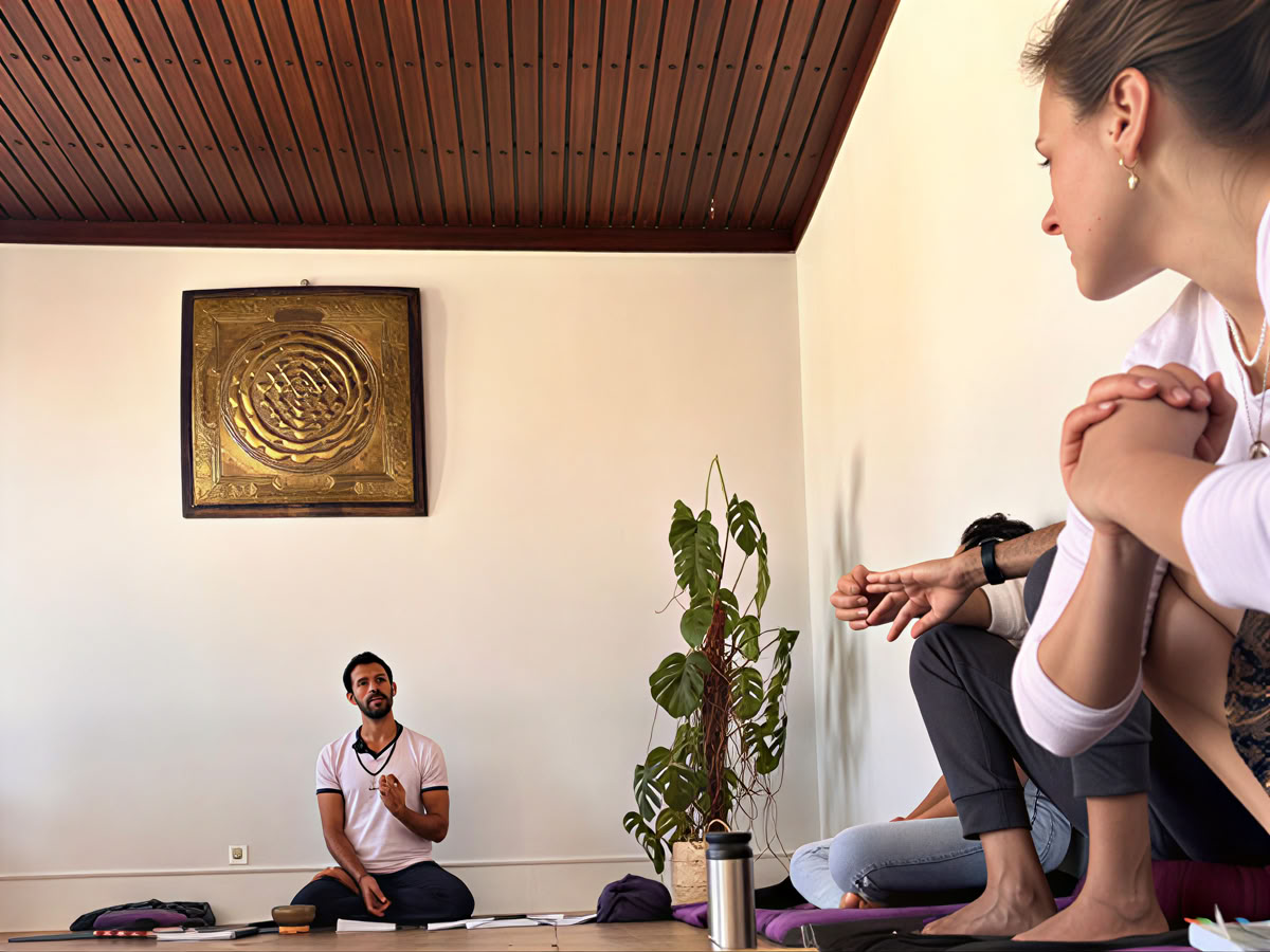 Ashtanga Vinyasa-yogalärarutbildning 2026