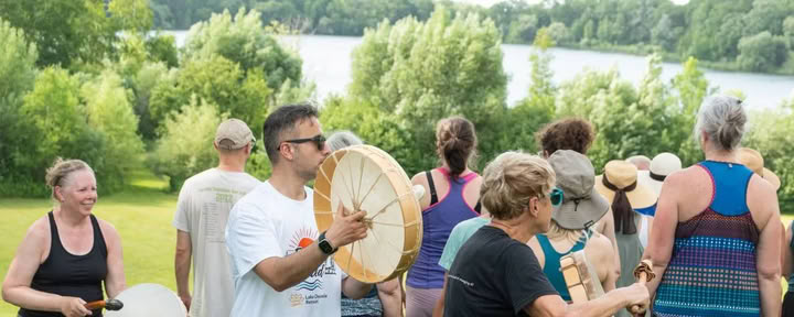 Sensommarens välmåendefest — Lake Osceola Retreat