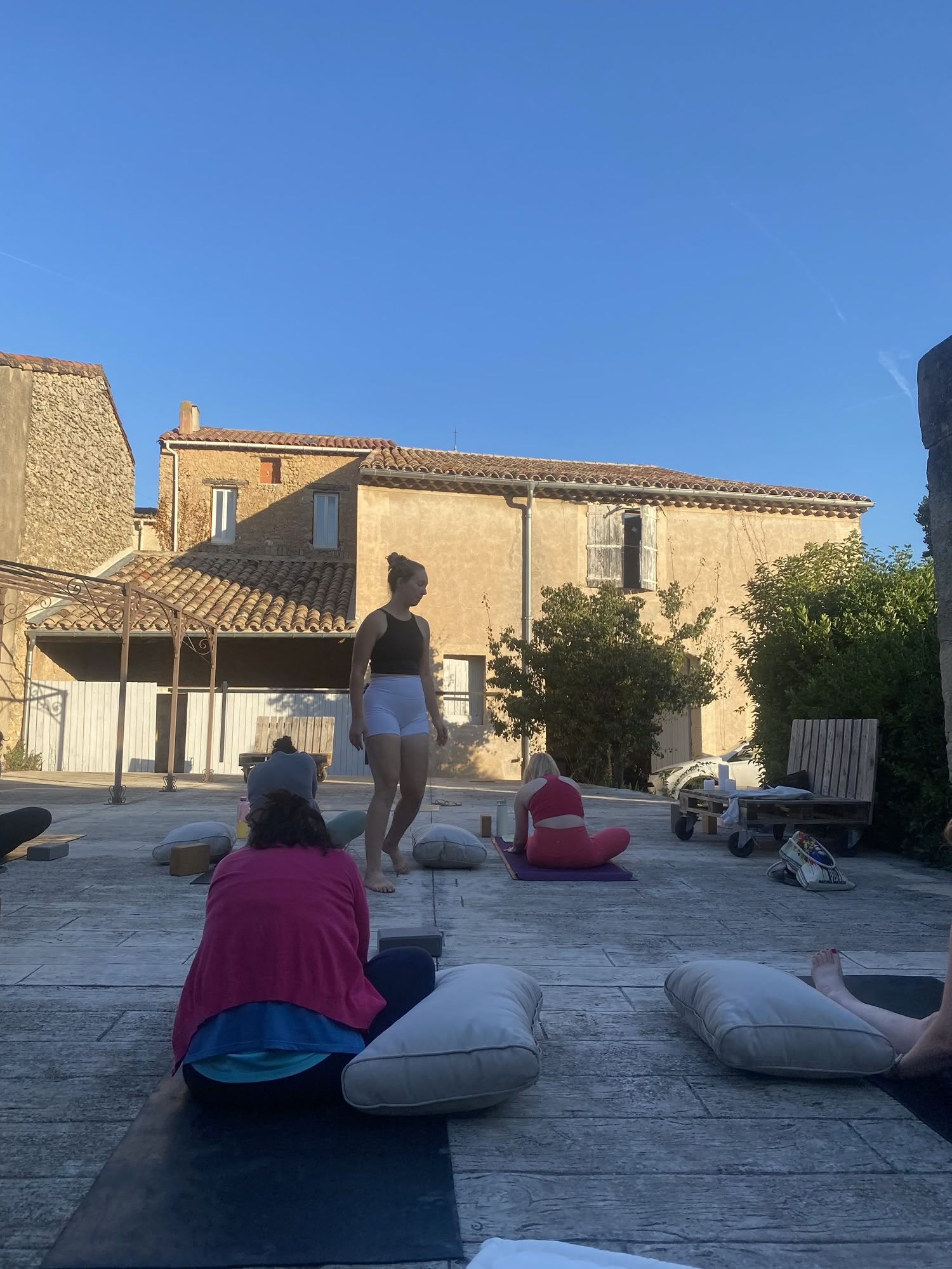 Återuppväck din inre strålglans: yogaretreat med meditation i södra Frankrike