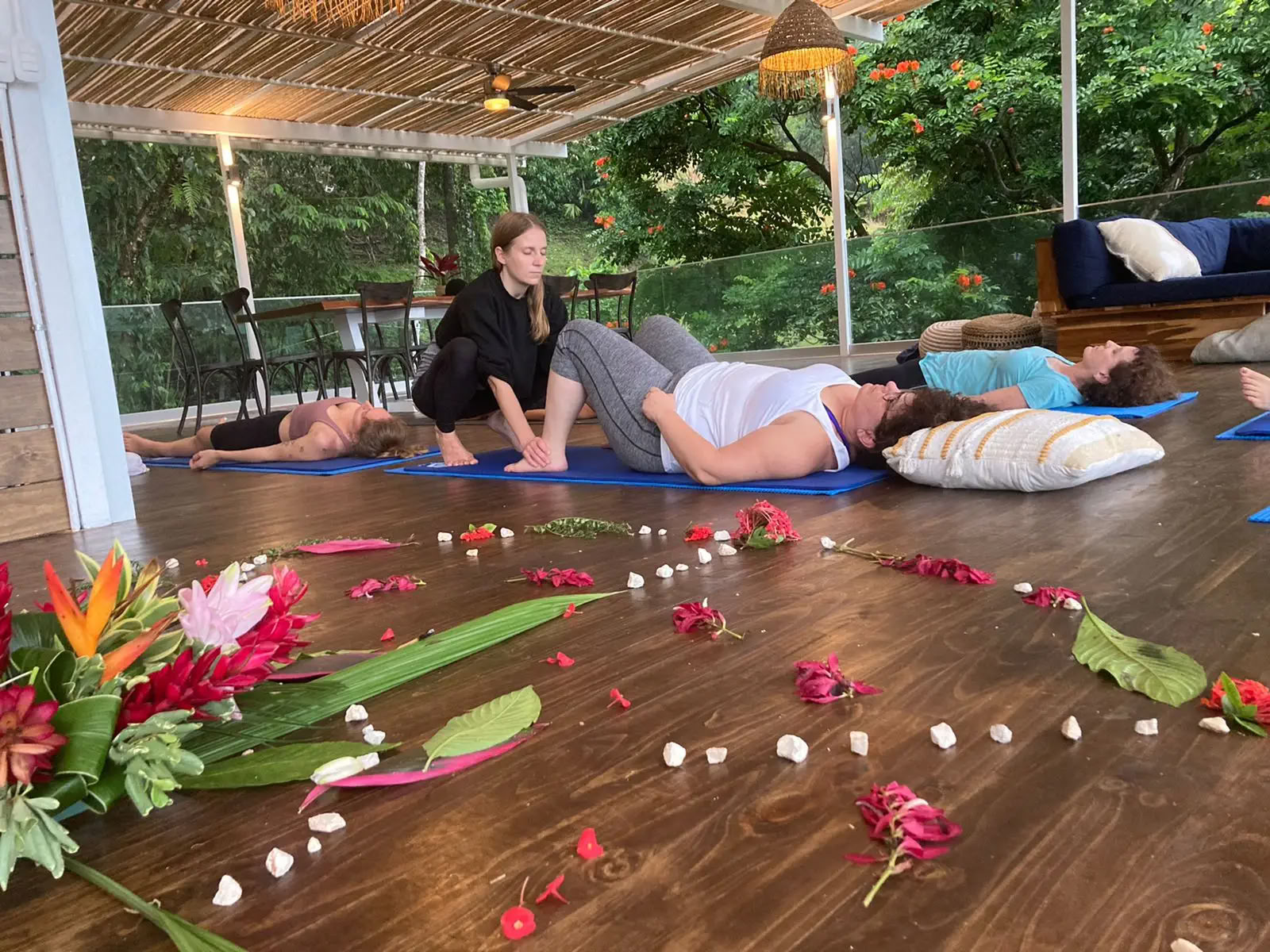 Tyst retreat med mindfulnessmeditation och yoga
