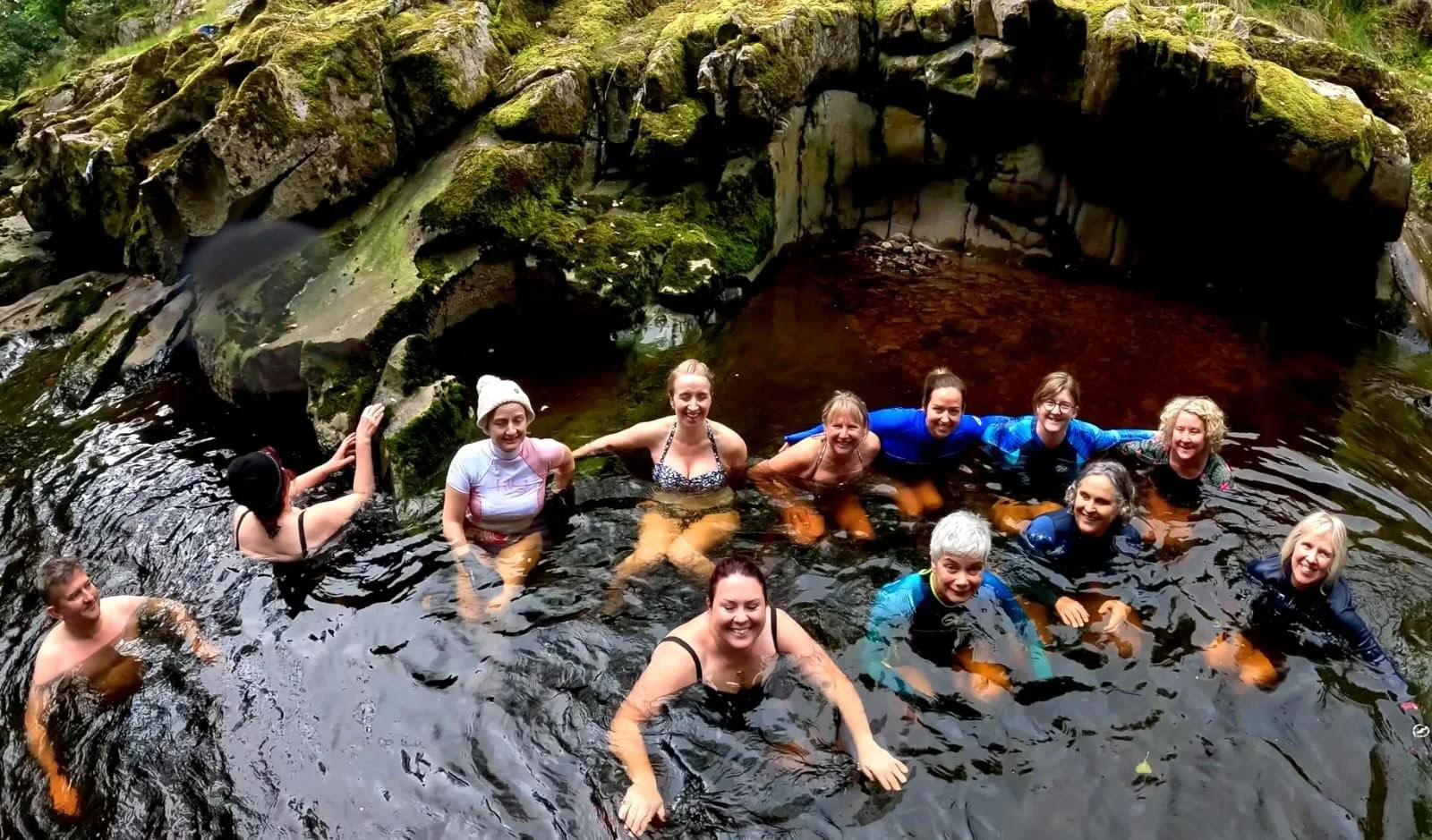 Nybörjar-SUP, yoga, vildsimning och bastu