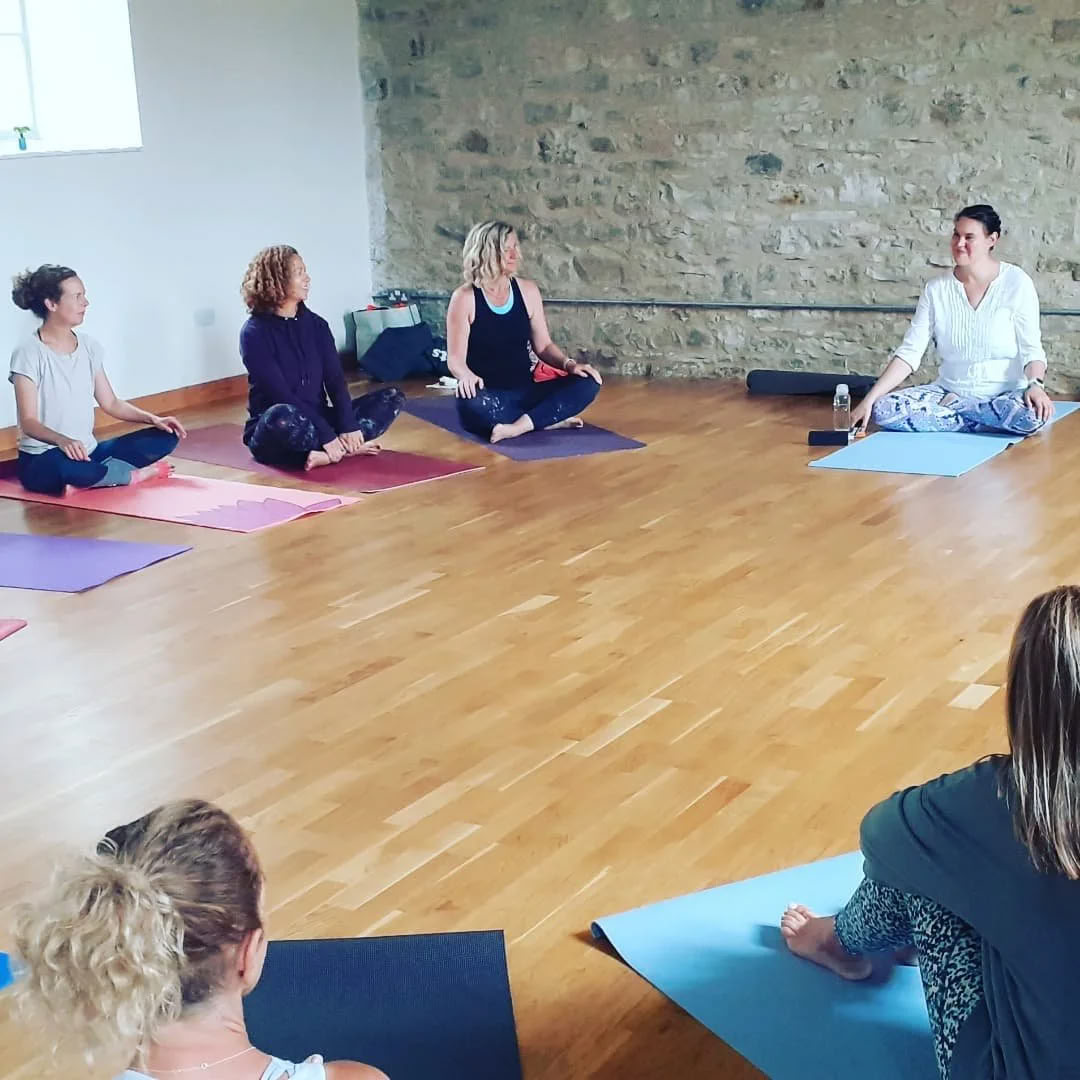 Nybörjar-SUP, yoga, vildsimning och bastu