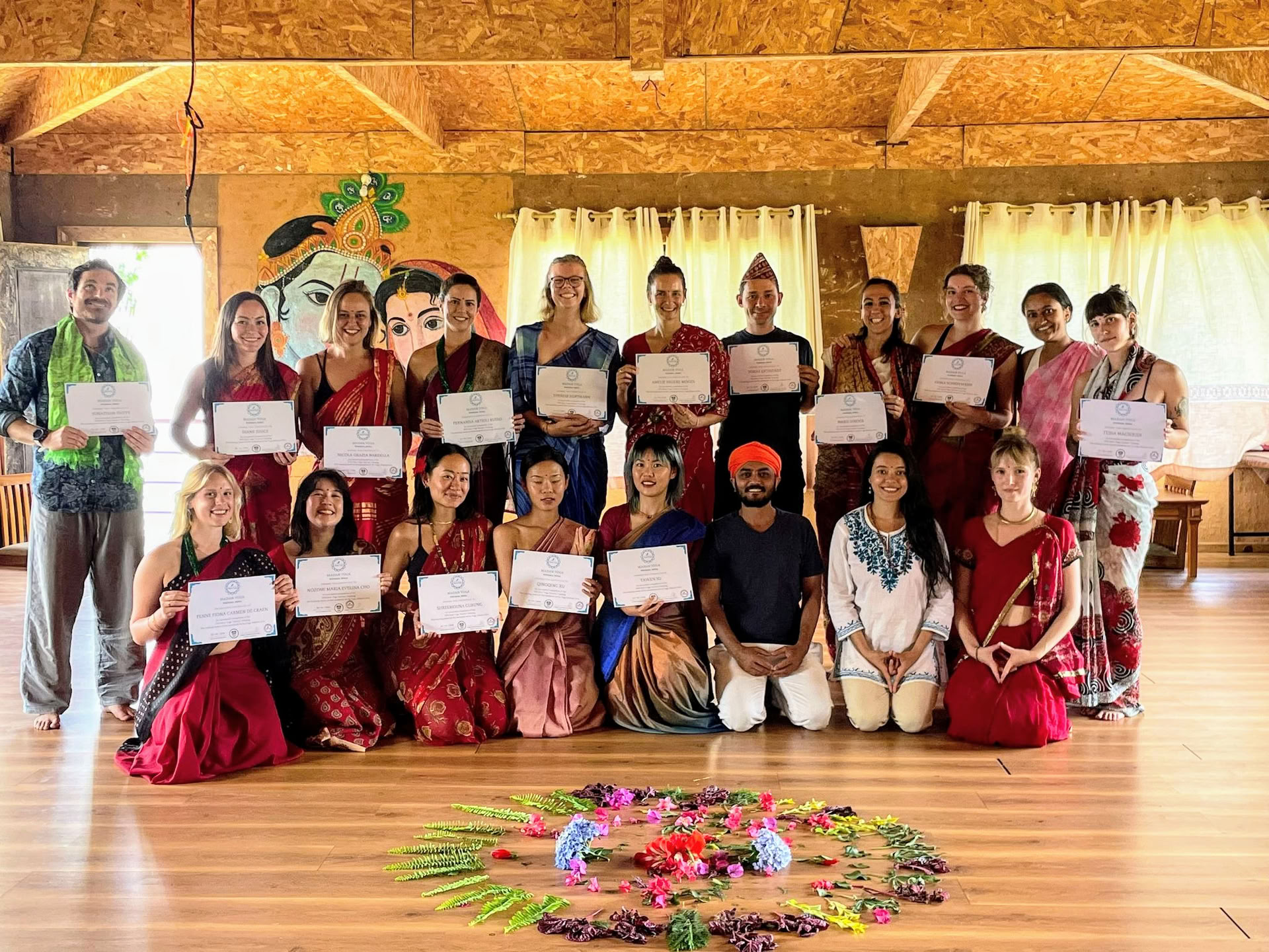 200 timmars yogalärarutbildning med utsikt över Himalaya i Astam nära Pokhara