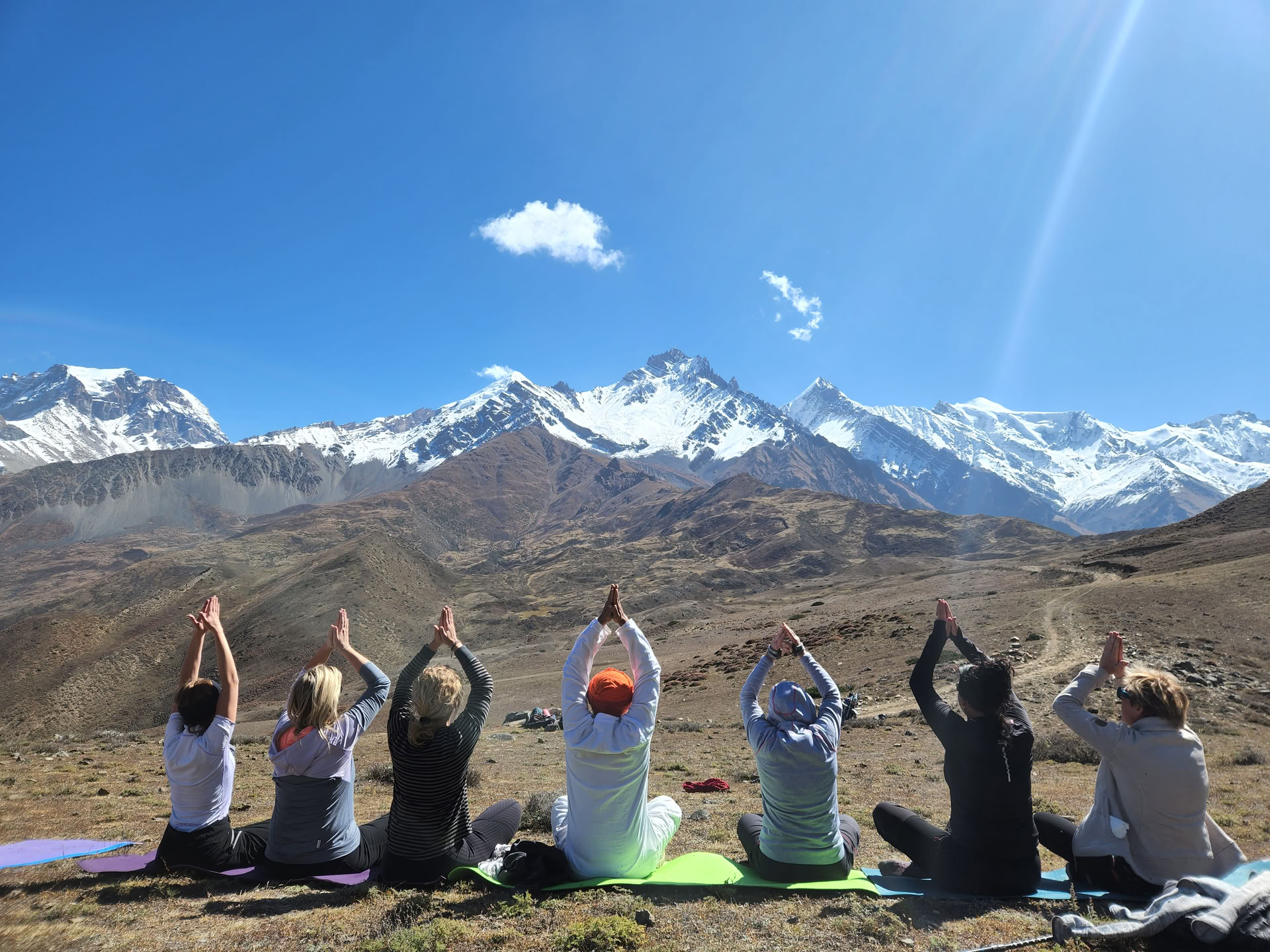 Yoga-vandring & själslig pilgrimsresa till det heliga Mustang