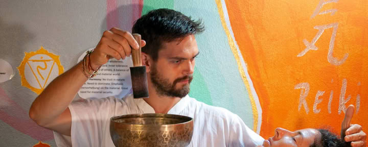 Ljudhelande meditation med sångskålar i Thailand, Krabi