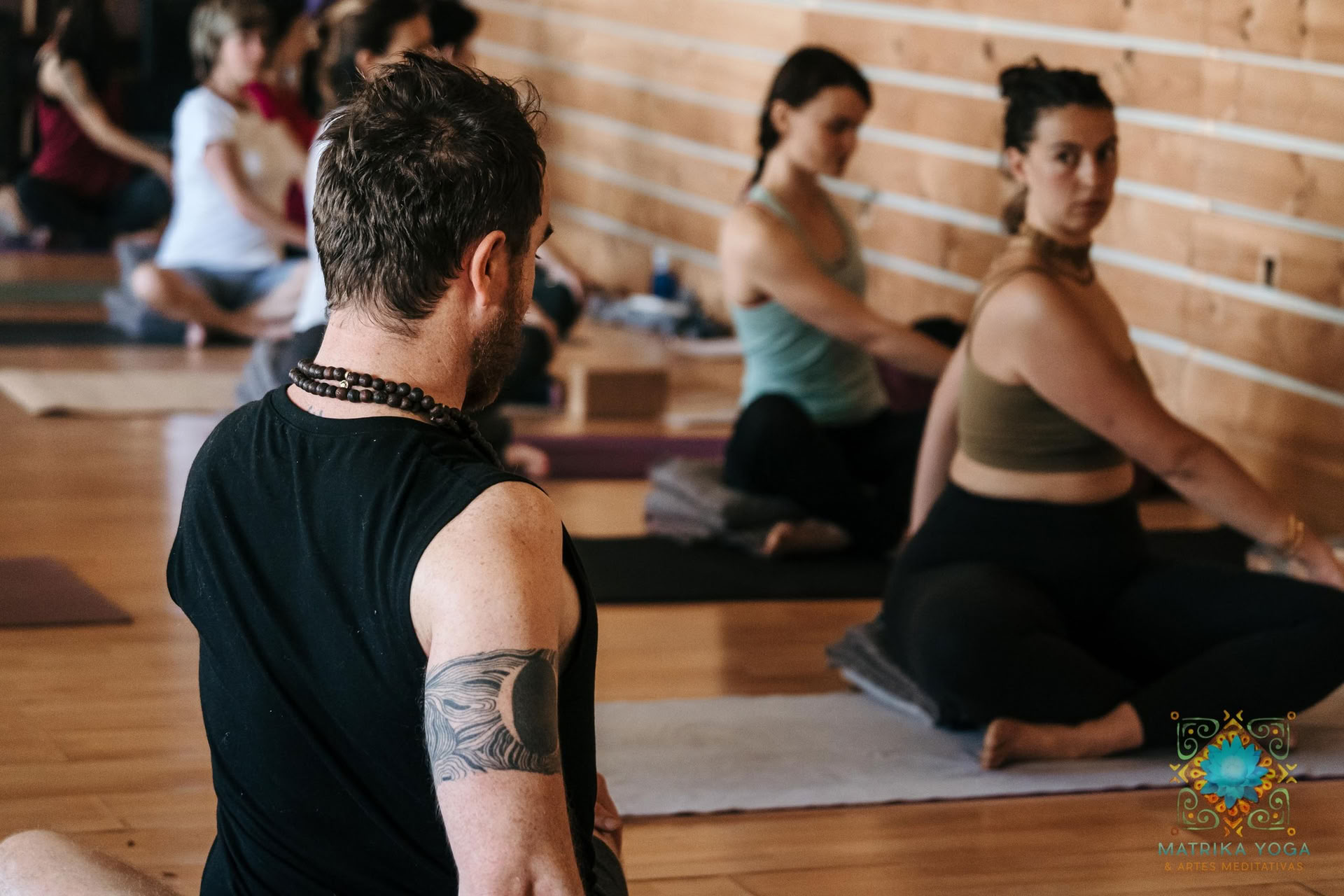 Iyengar-yogaretreat, meditativa konstarter och traditionell tantra