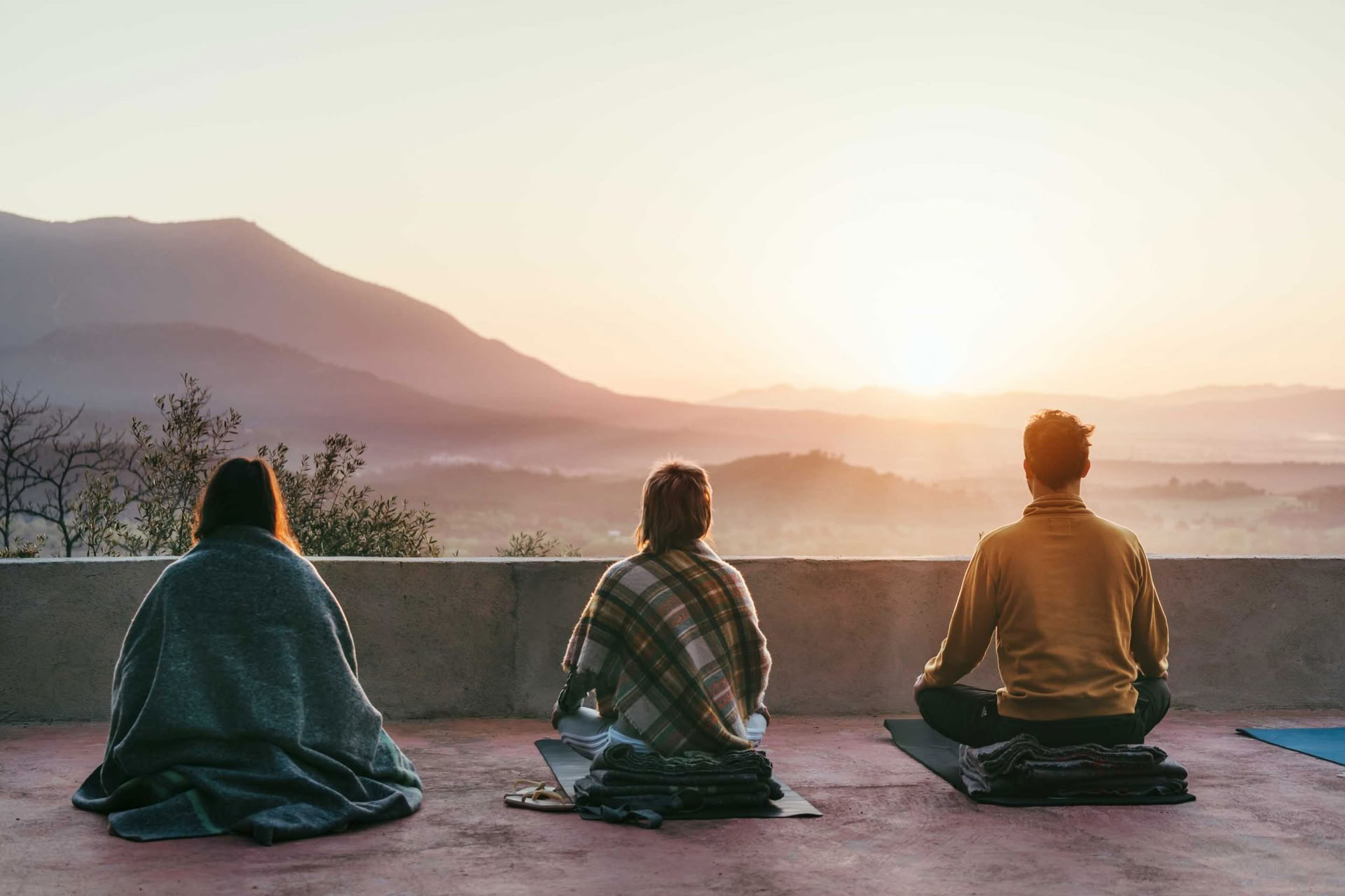 Iyengar-yogaretreat, meditativa konstarter och traditionell tantra