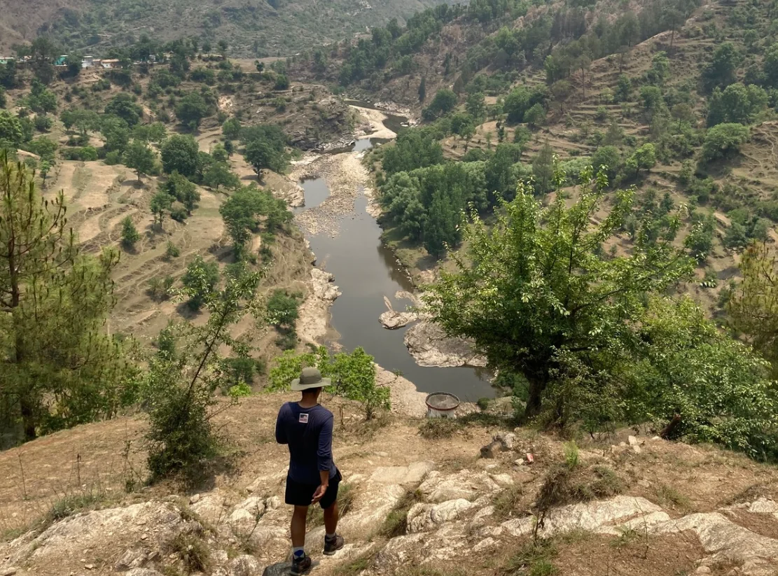 4-dagars stillhetsretreat vid floden i Himalaya i Almora