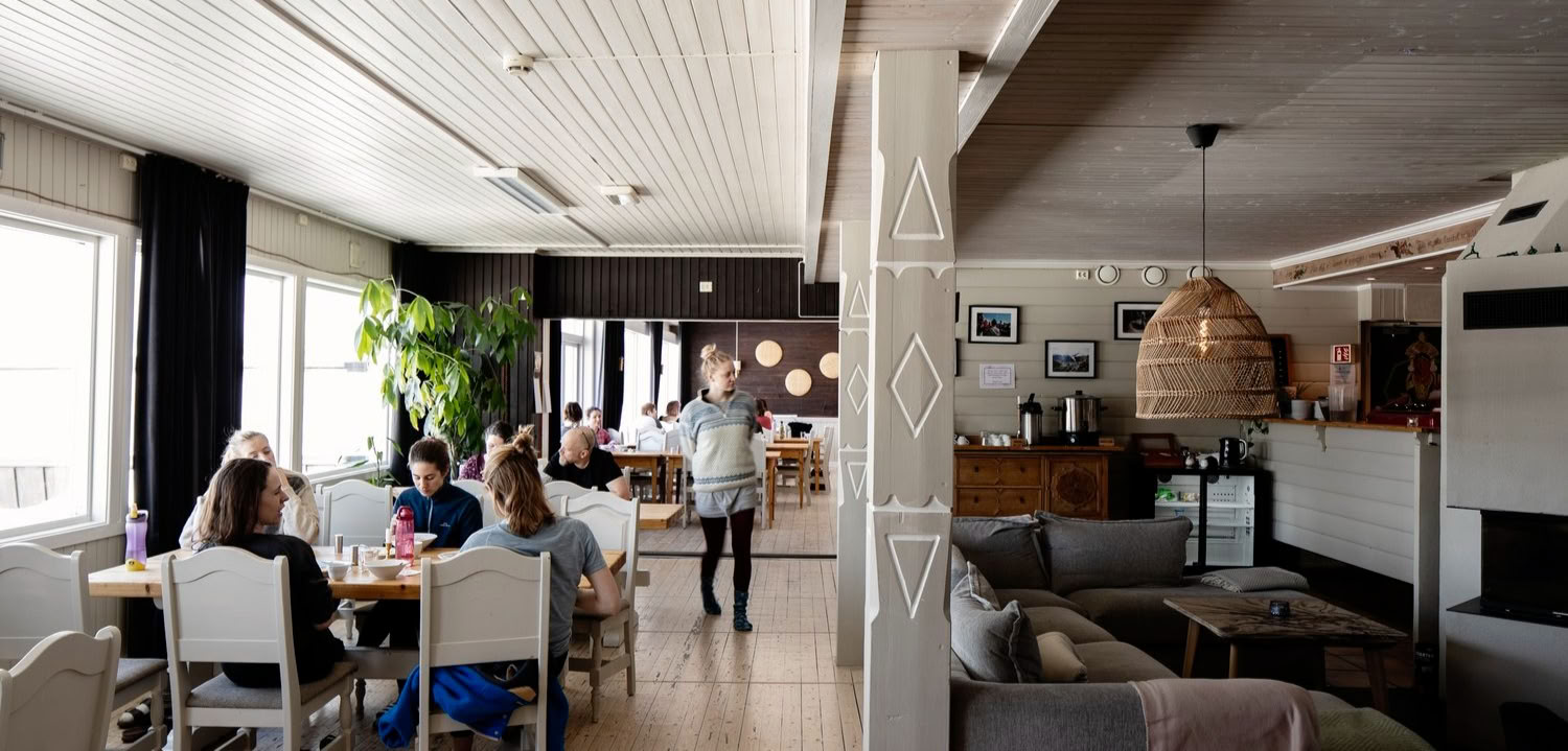 Höstens andetag: en återhämtande yogaretreat för stresslindring
