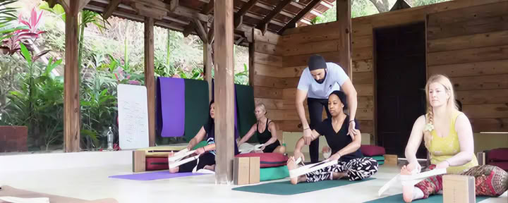 200-timmars yogaterapeututbildning