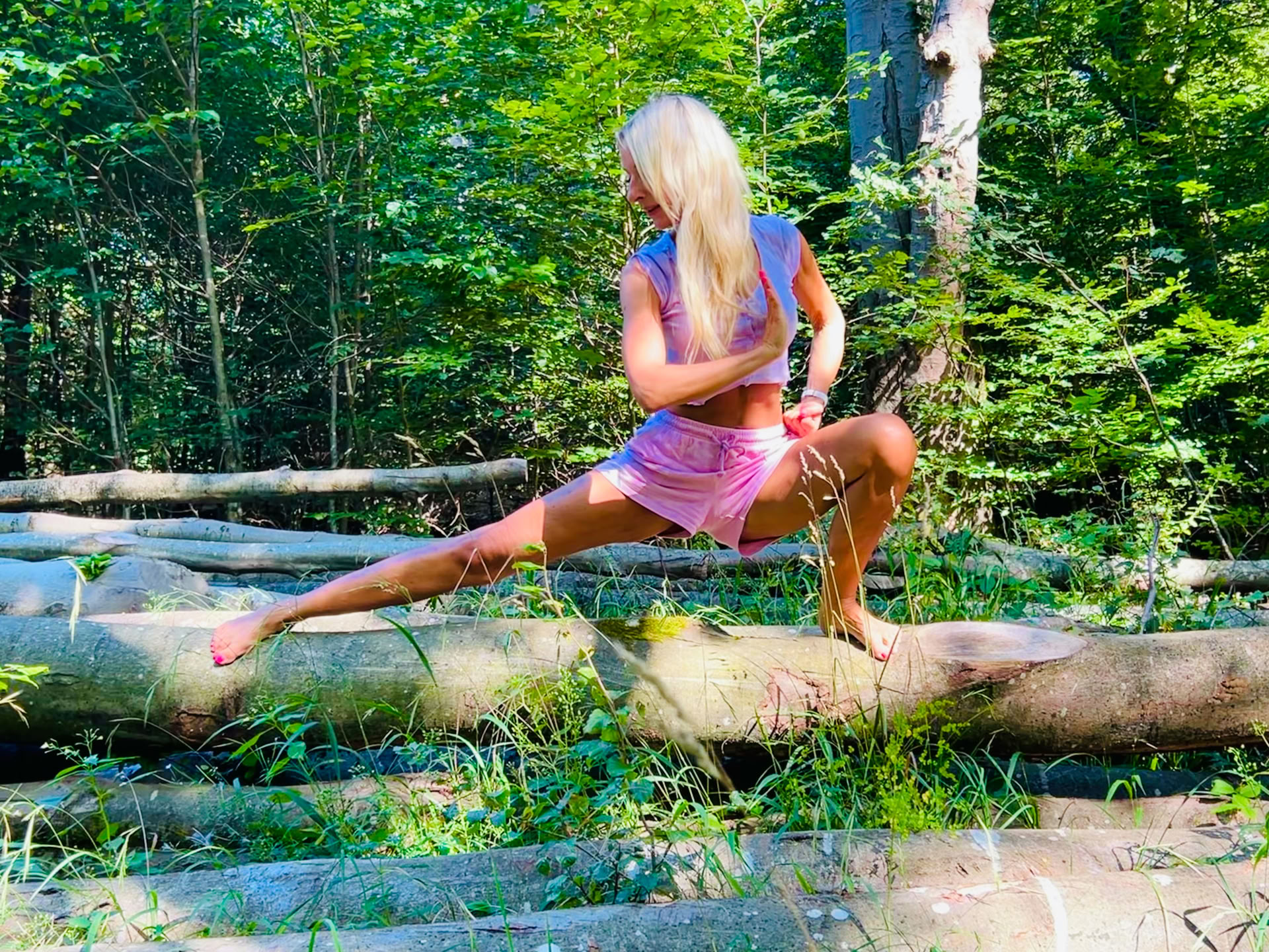 Rotad i naturen: en yoga- och qigongretreat under träden