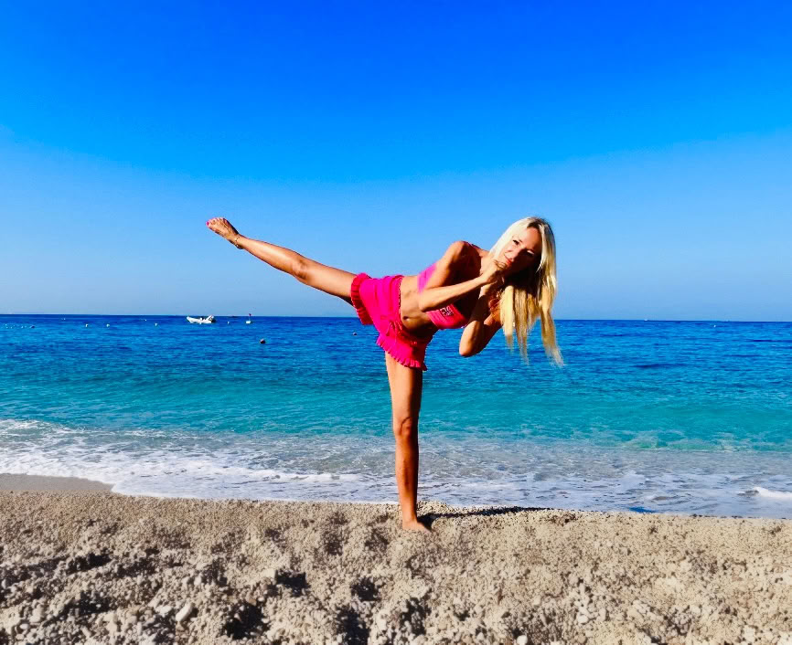 Kustkrigare: En strandnära retreat med kampsport och yoga vid Divjaka-stranden