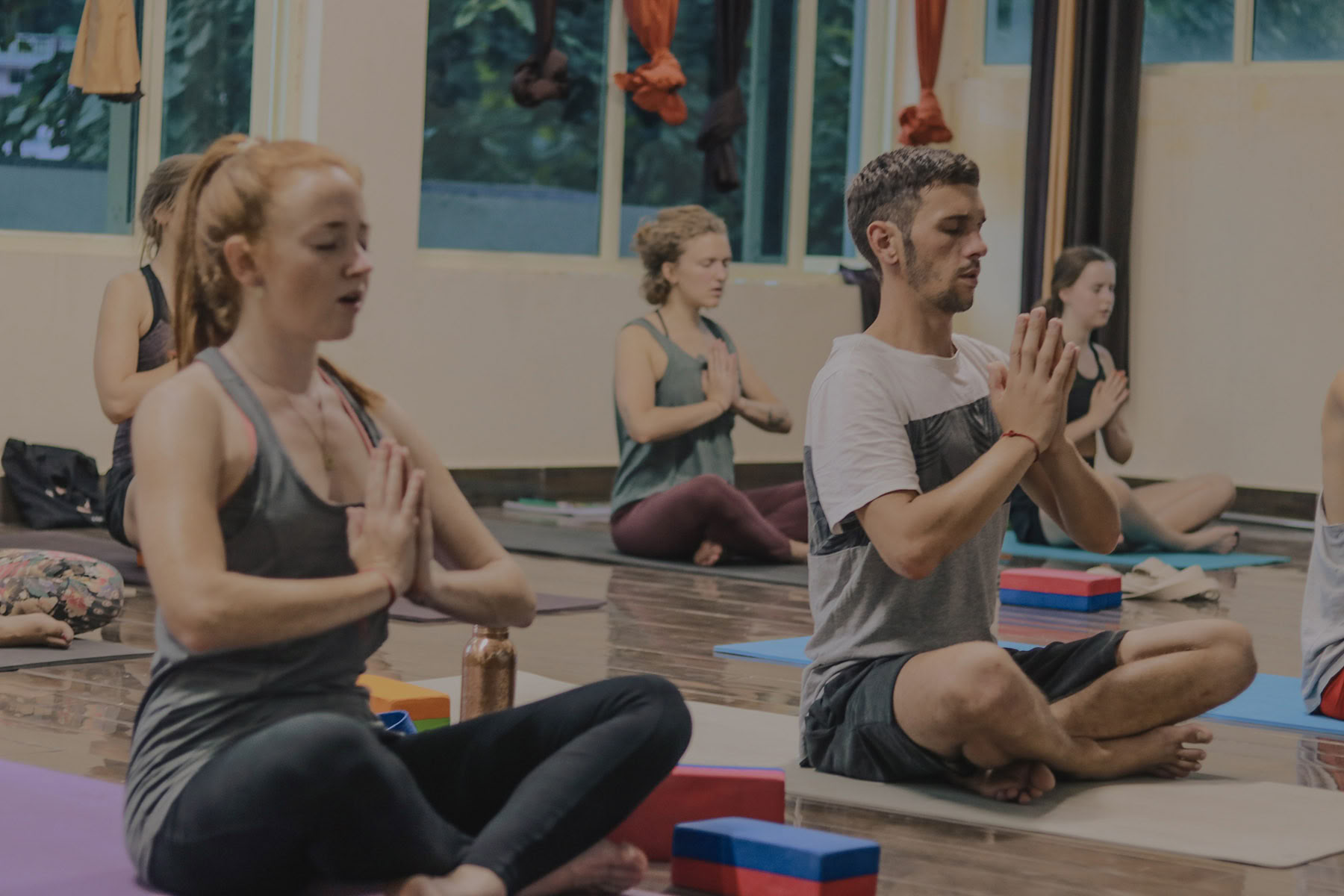 100-timmars yogalärarutbildning i Rishikesh