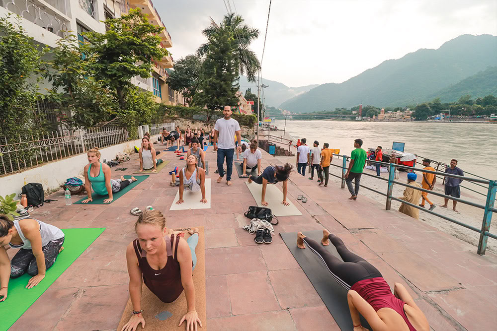 100-timmars yogalärarutbildning i Rishikesh