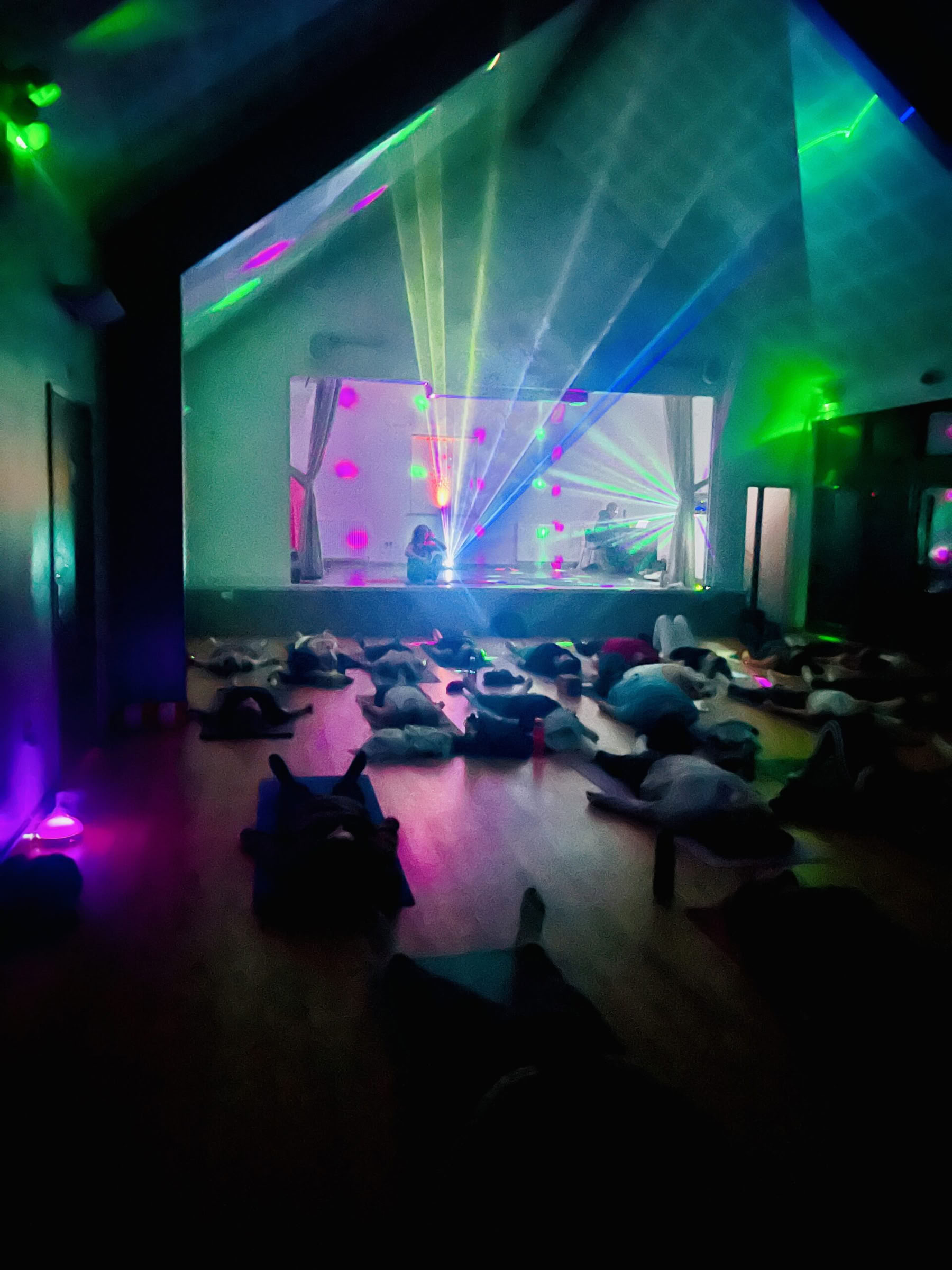 Självläknande yoga- och nykter rave-retreatfestival