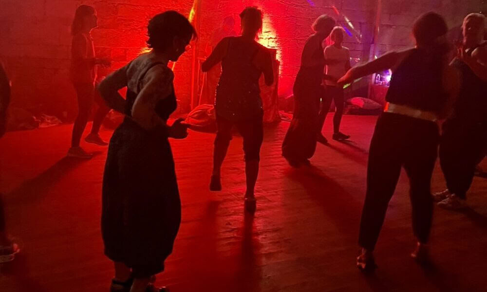 Självläknande yoga- och nykter rave-retreatfestival