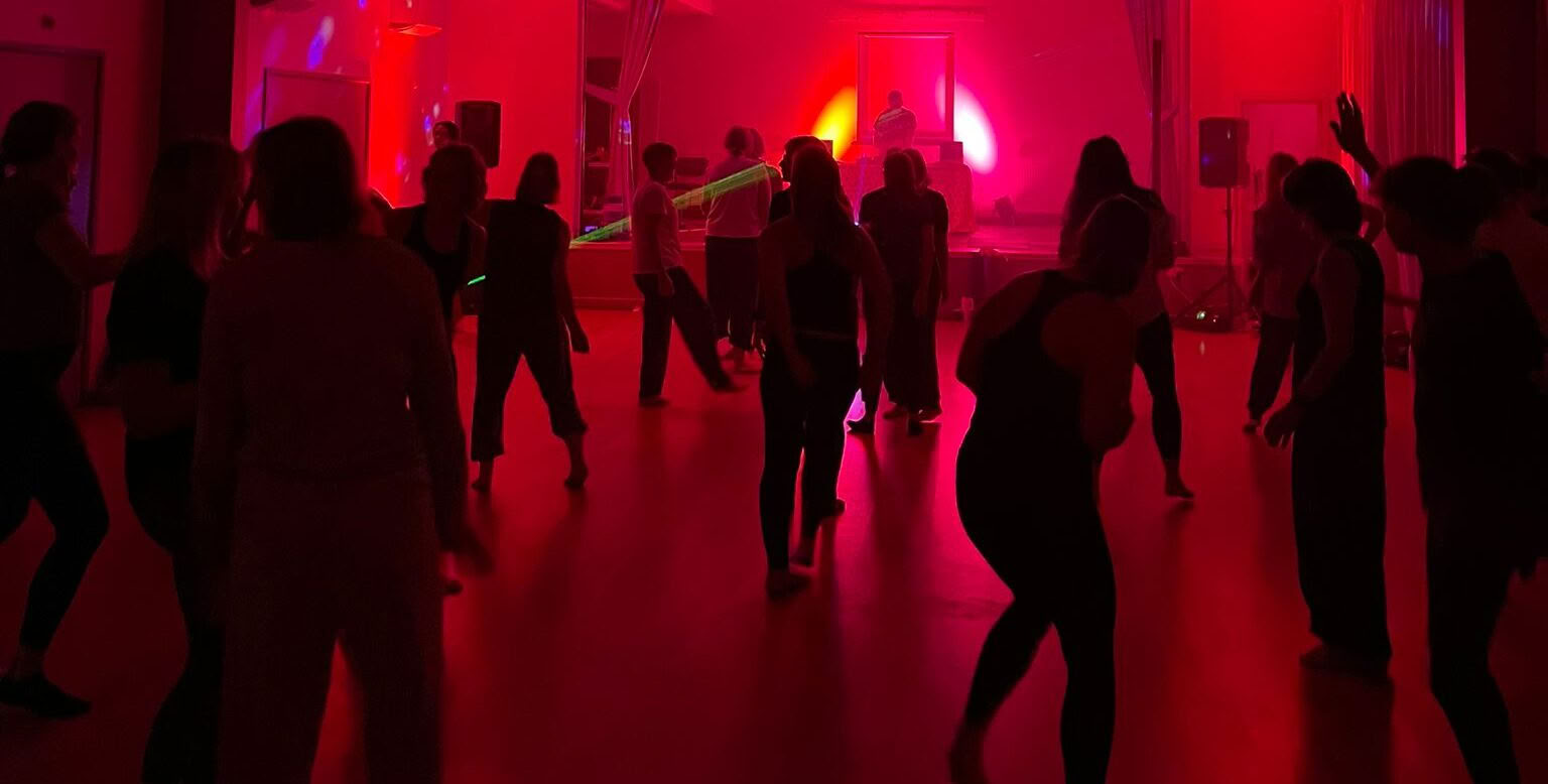 Självläknande yoga- och nykter rave-retreatfestival