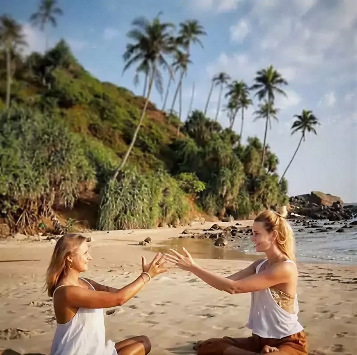 Loka Retreats - Yoga, surf och äventyr