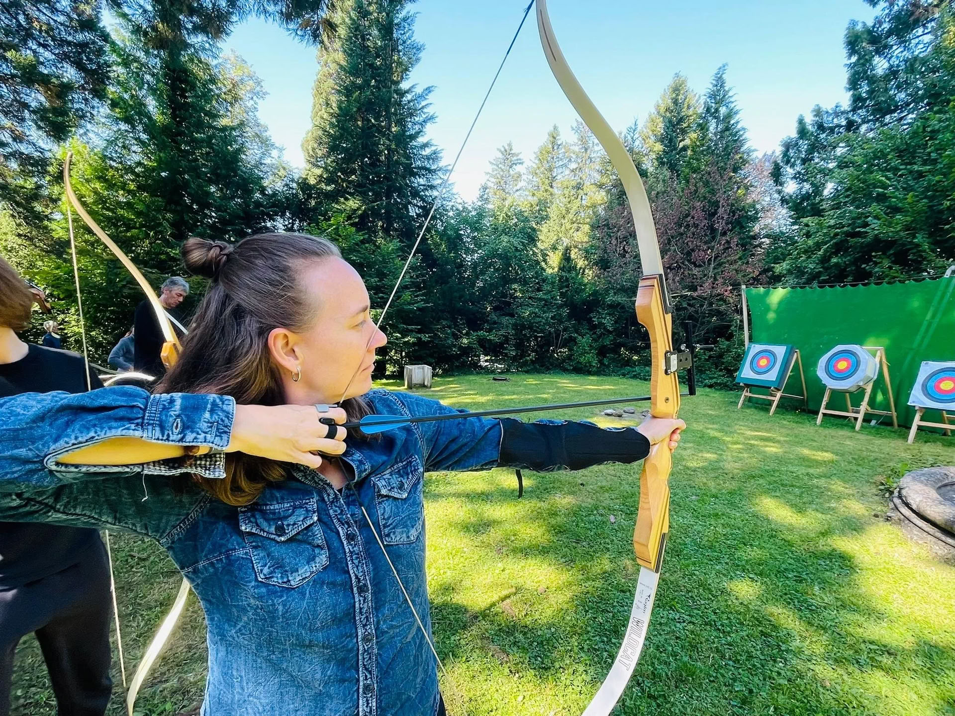 Tystnad, fokus och bågskytte — Landguet Ried, center för medvetet liv | Retreater och workshophus