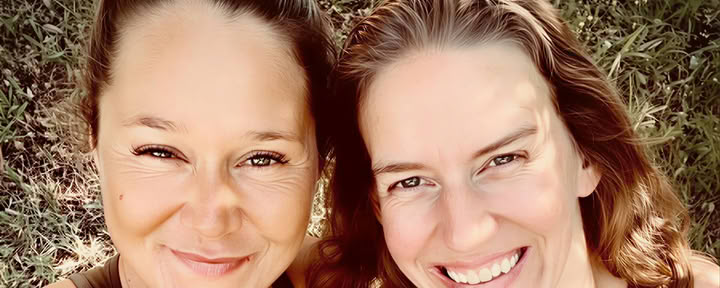 Vinyasa-yoga med Ursina och Marina – Flyt in i balans — Landguet Ried, center för medvetet liv | Retreatcenter och workshophus