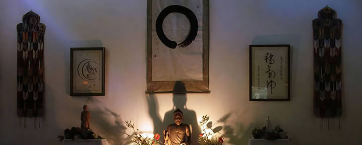 I fred med oss själva: en insiktsmeditationsretreat