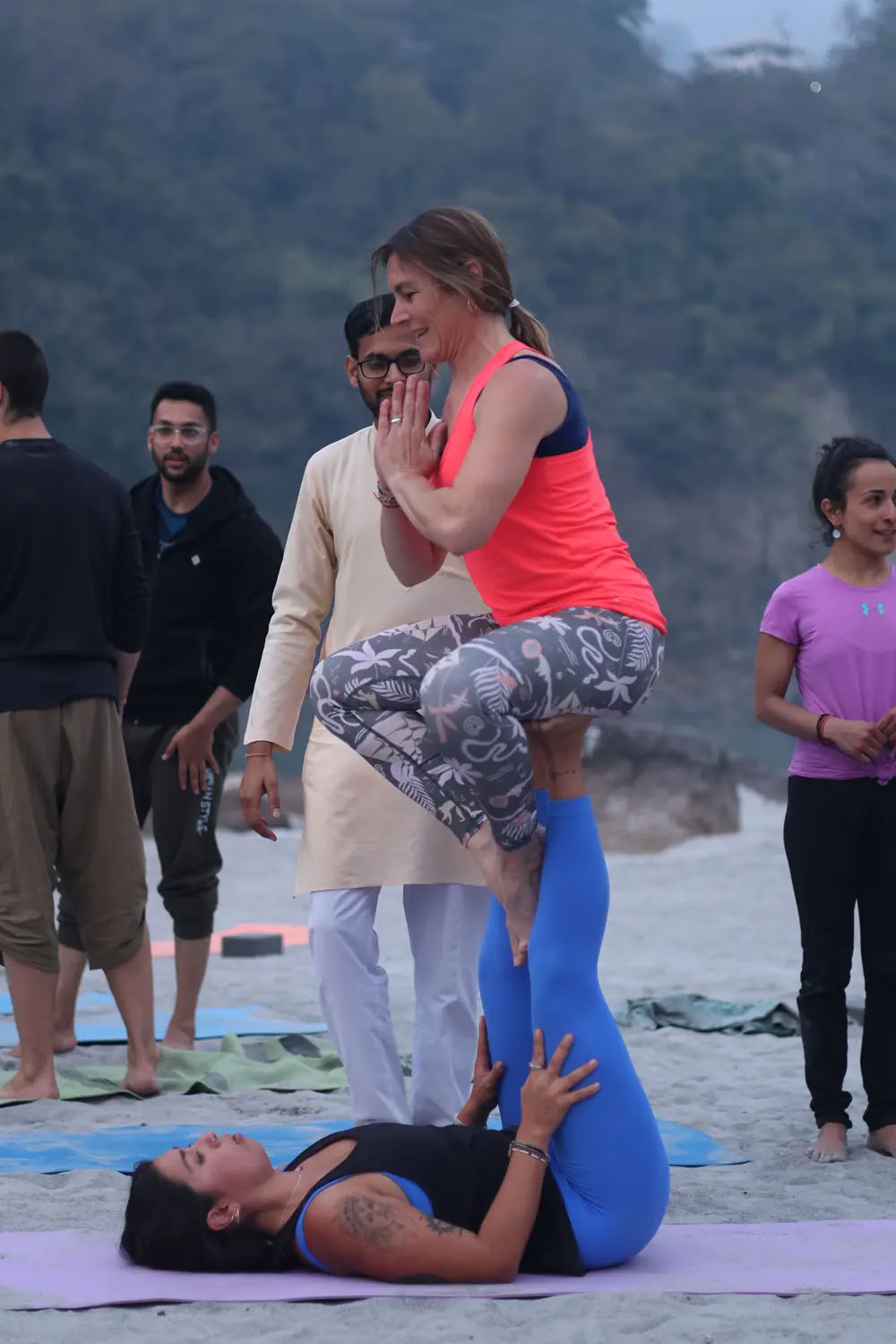 100-timmars yogalärarutbildning i Rishikesh, Indien