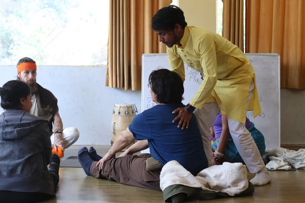 100-timmars yogalärarutbildning i Rishikesh, Indien
