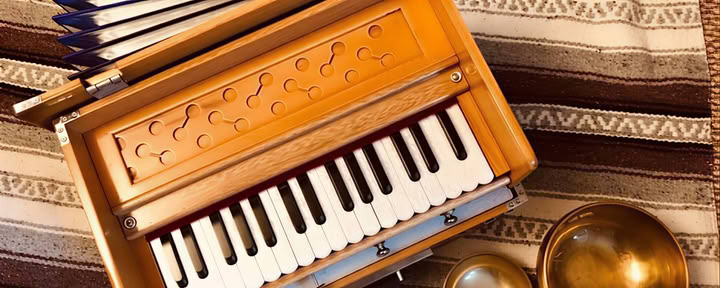 Kirtan, mantra, musik och berättelse