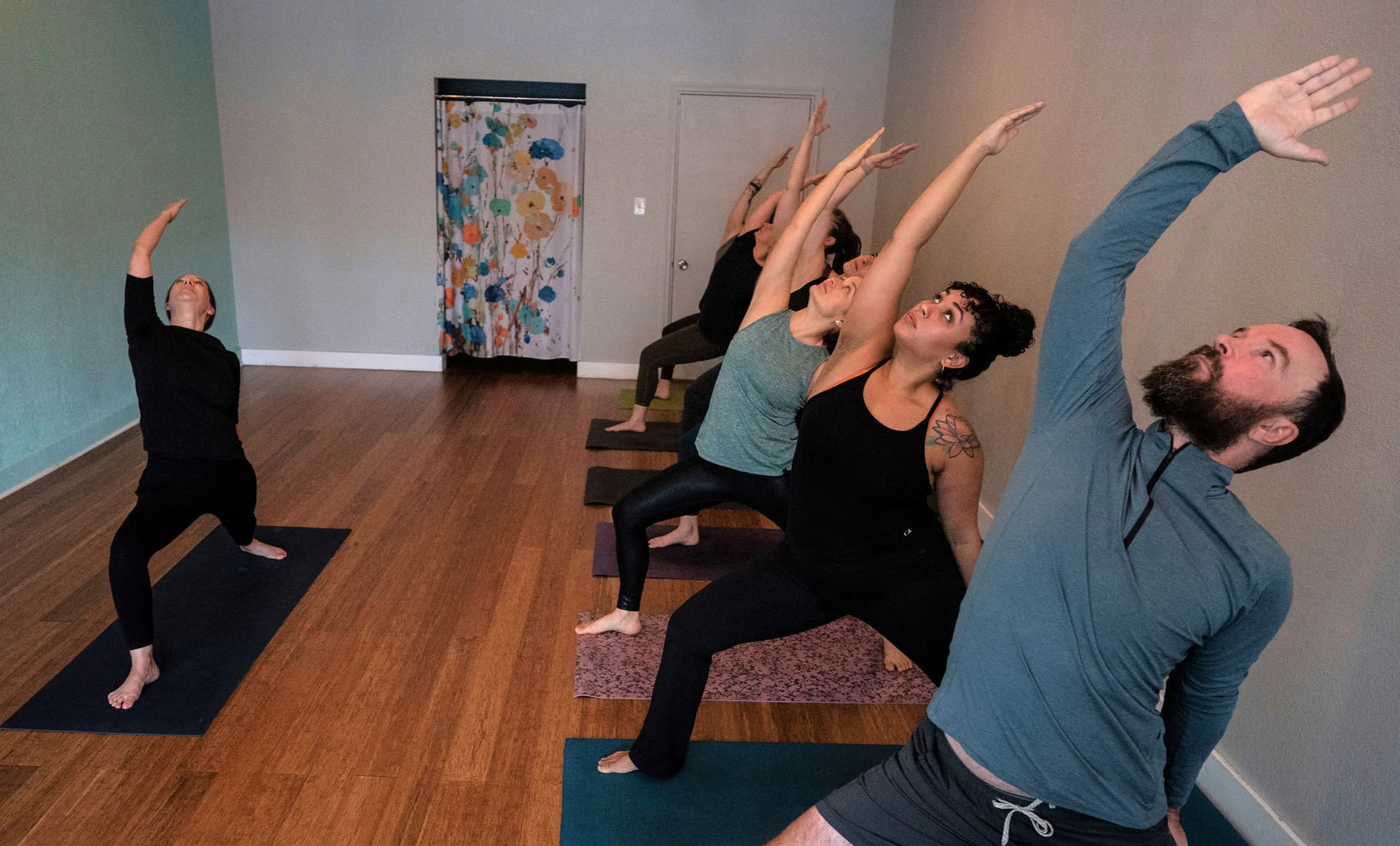 Torsdagar kl. 18 Styrka Vinyasa Flow