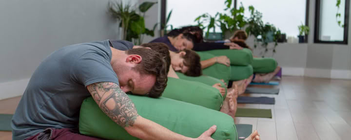 Yoga för djup avslappning och vila