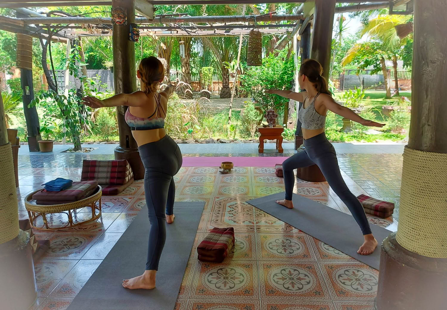 En skål för välmåendet – yoga och vin