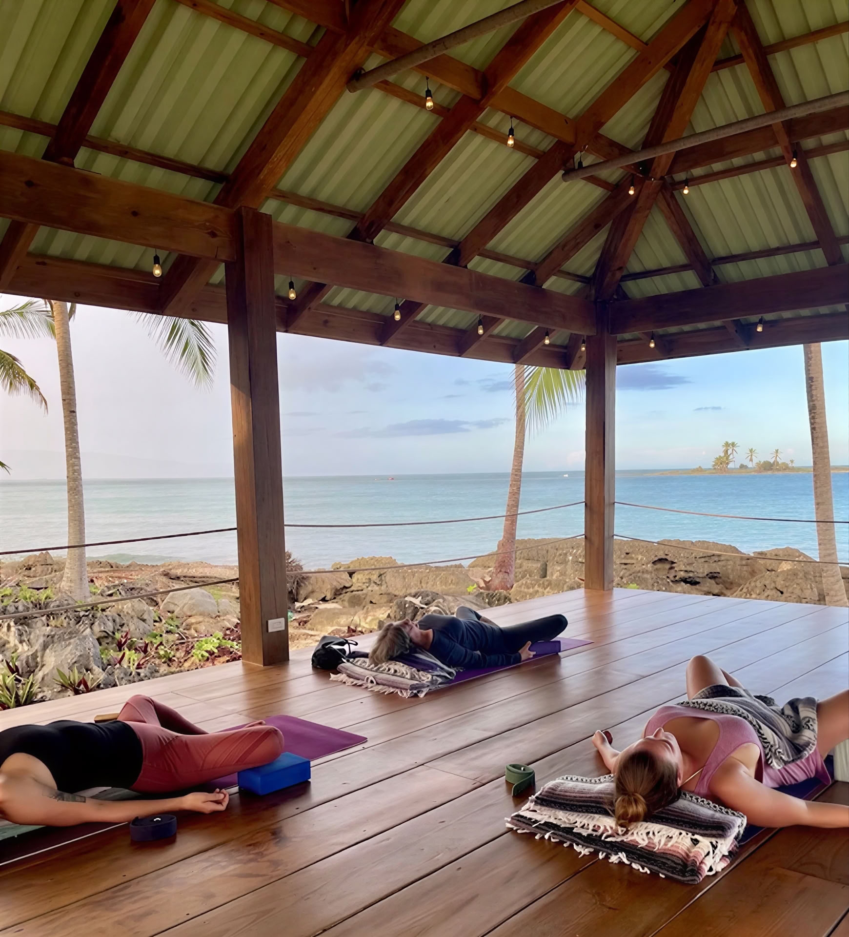 Lycklig vinteryogaretreat i Dominikanska republiken