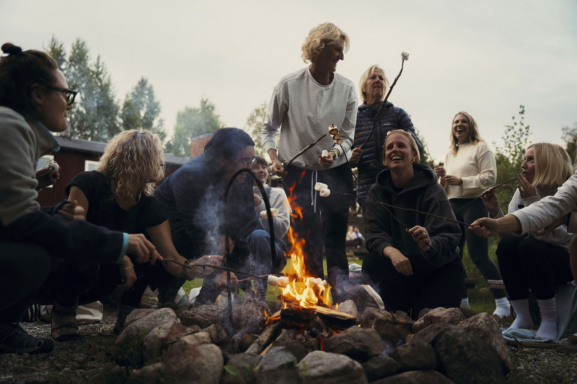 Vild svensk yoga-retreat: Vila och återförvilda dig i den svenska skogen