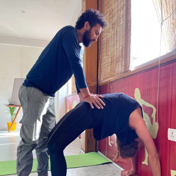 100-timmars yogalärarutbildning i Rishikesh