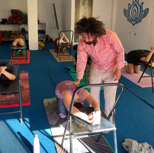 100-timmars yogalärarutbildning i Rishikesh