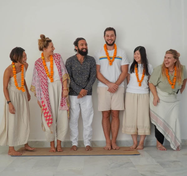 100-timmars yogalärarutbildning i Rishikesh