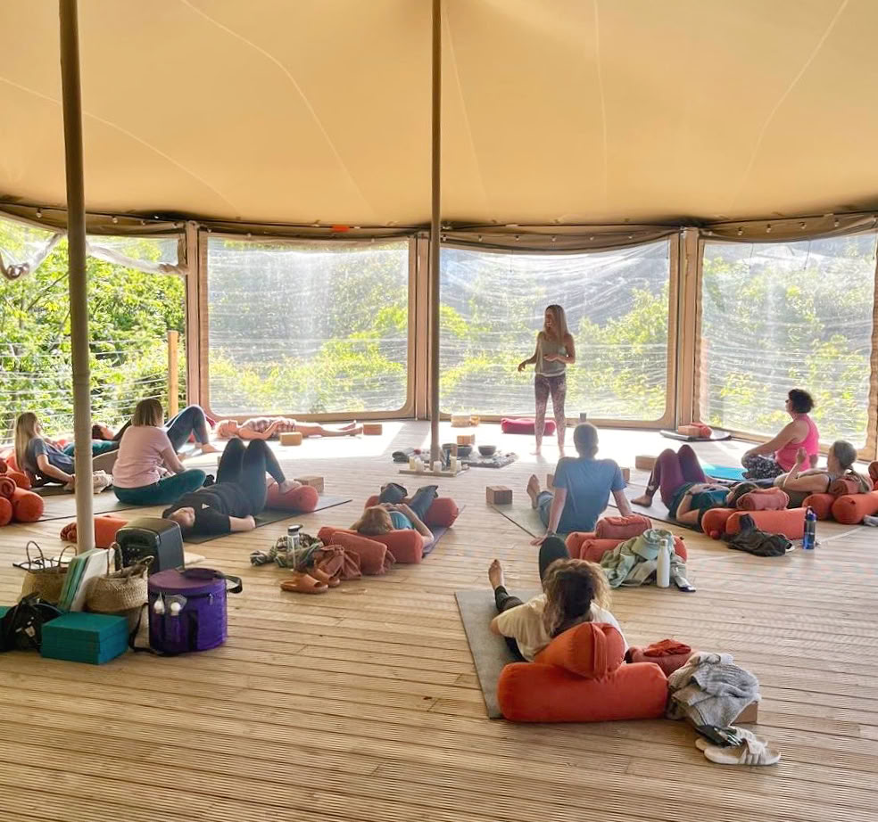 Yoga-retreat i trädtopparna i Devon