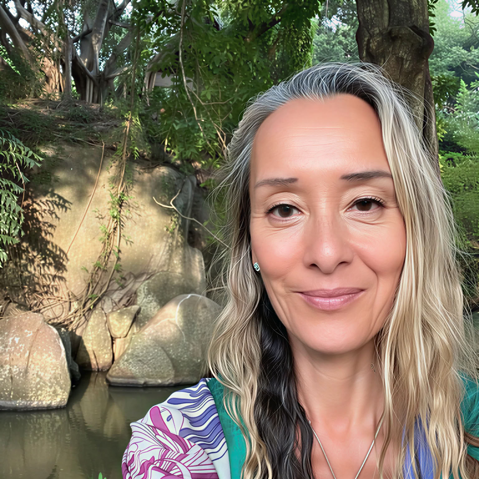Florentina Lam-Clark - Föryngrande yoga och ljudhealing