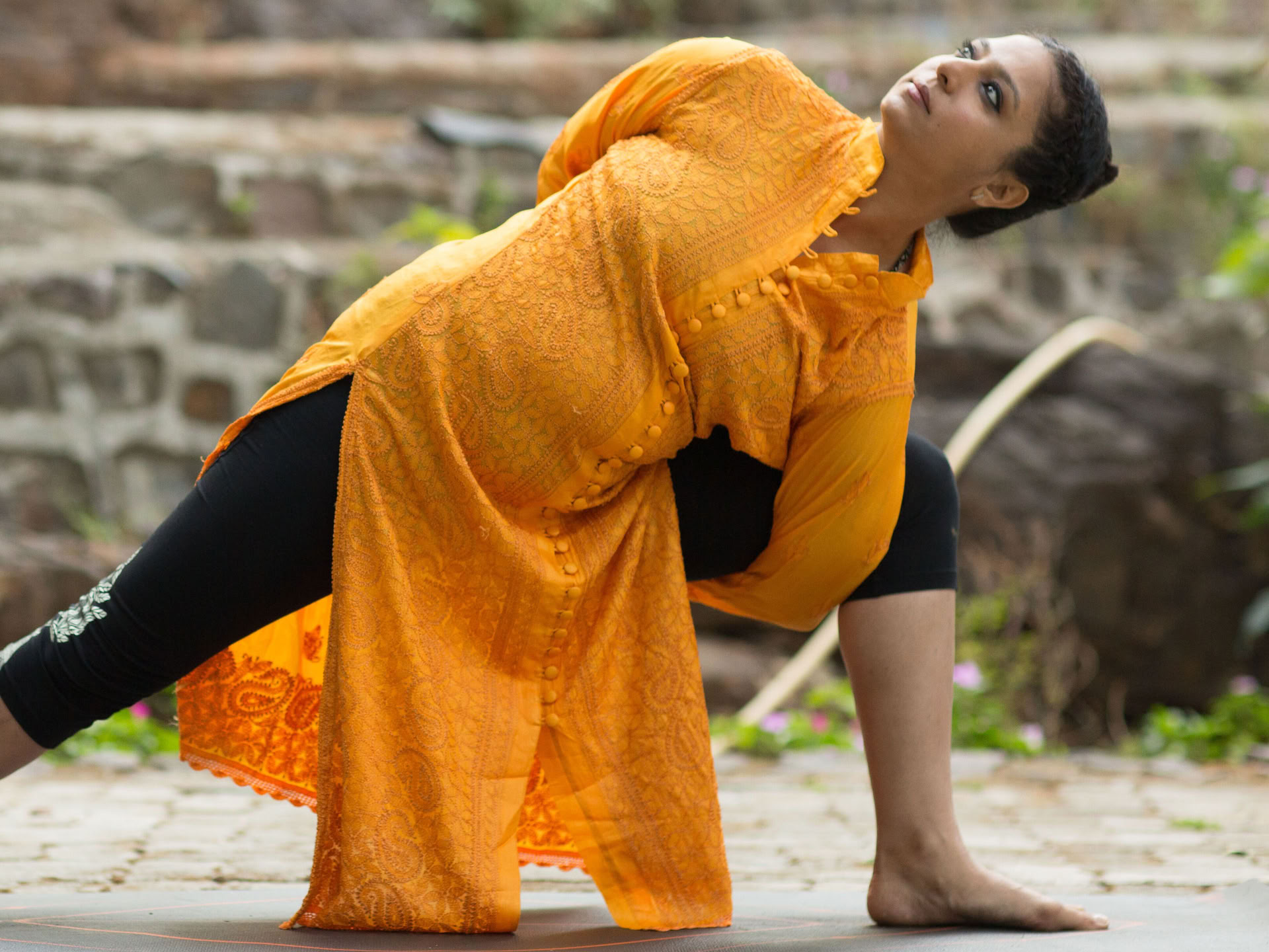 Samanta Duggal - Traditionell hatha yoga och stresslindring