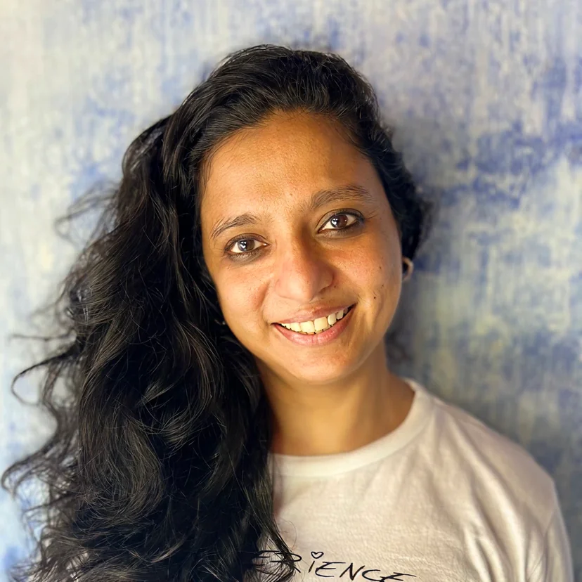Samanta Duggal - Traditionell hatha yoga och stresslindring