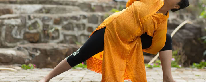 Samanta Duggal - Traditionell hatha yoga och stresslindring