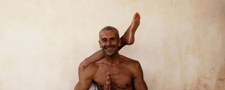 James de Maria - medveten yogaflow