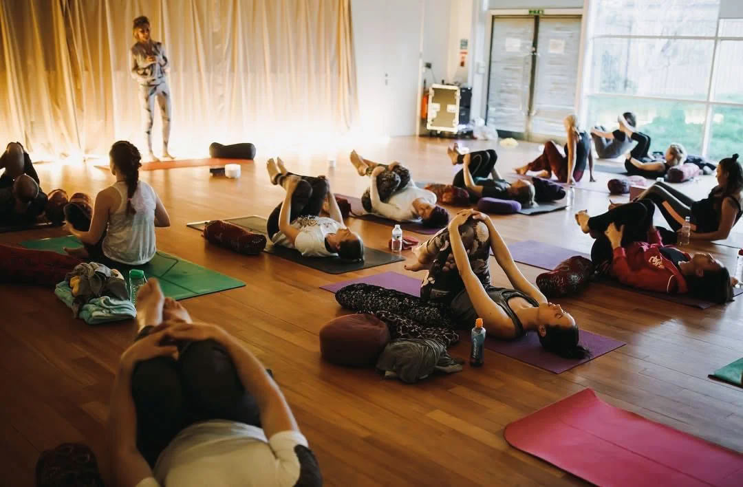 Vinyasa Flow + Yin Yoga (Alla nivåer)