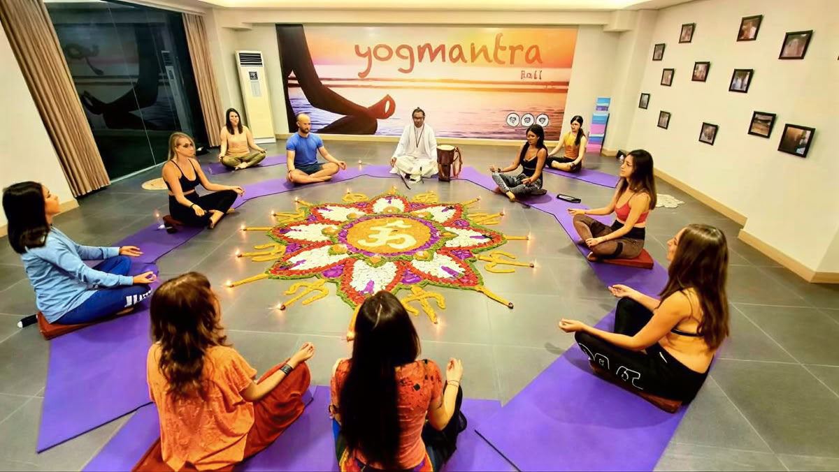 200 timmars yogalärarutbildning på Bali med gratis affärsvisum