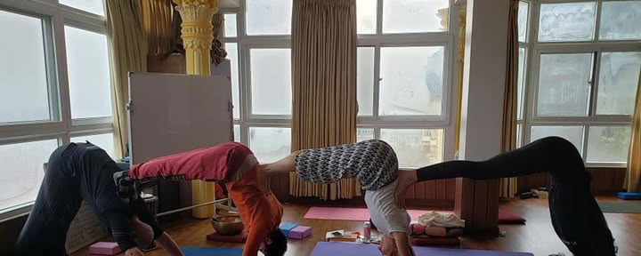 En månads yogaretreat i Nepal