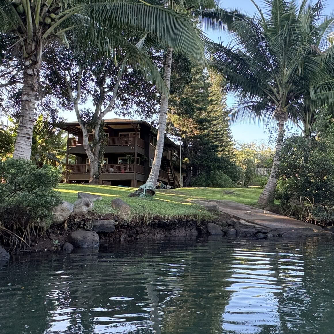 Standard surf- och yogaretreat